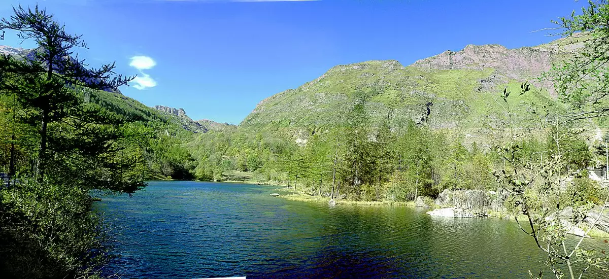 Vista dal lago